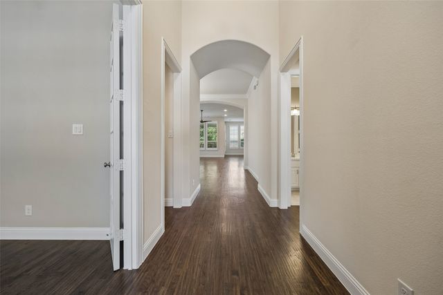 1004 W Bluff Way, Roanoke, TX 76262