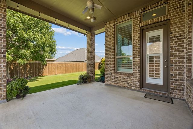 1004 W Bluff Way, Roanoke, TX 76262