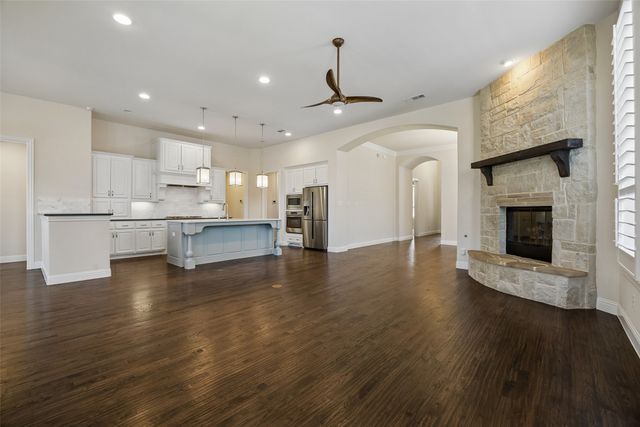 1004 W Bluff Way, Roanoke, TX 76262