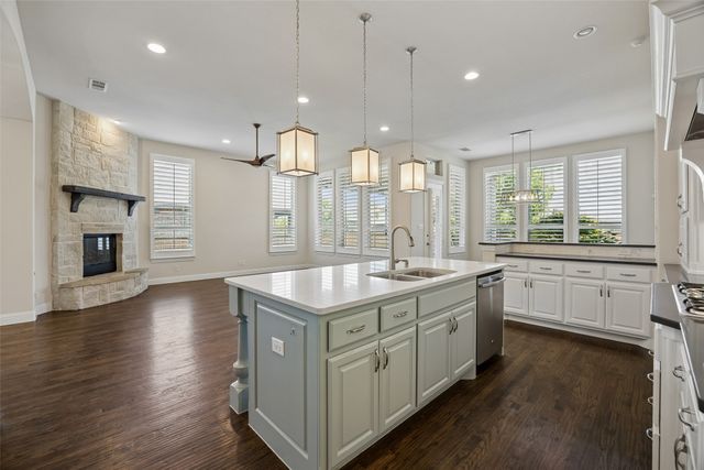 1004 W Bluff Way, Roanoke, TX 76262