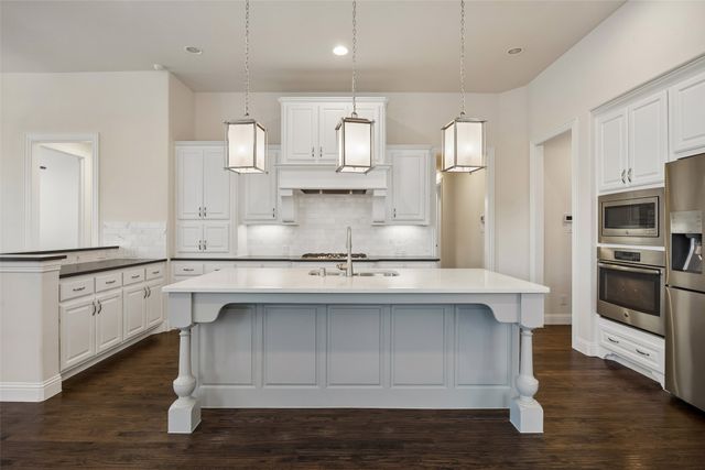 1004 W Bluff Way, Roanoke, TX 76262