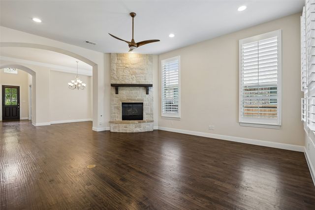 1004 W Bluff Way, Roanoke, TX 76262