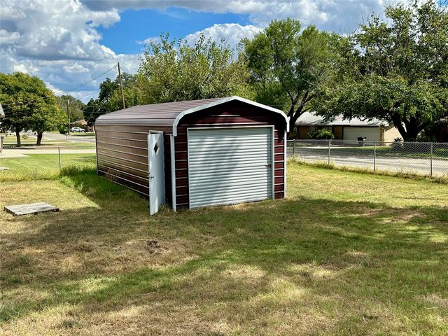 102 James Boulevard, Early, TX 76802