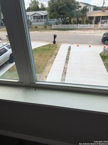 644 Canyon Circle, Canyon Lake, TX 78133