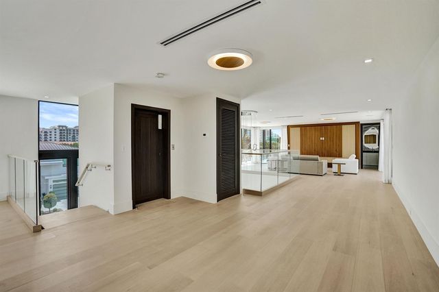 365 NE 3rd Street, Boca Raton, FL 33432