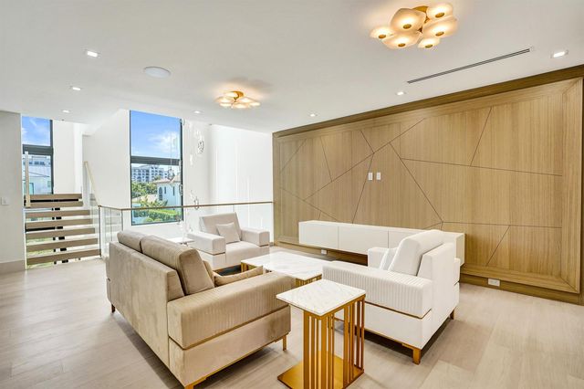 365 NE 3rd Street, Boca Raton, FL 33432