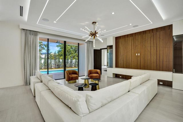 365 NE 3rd Street, Boca Raton, FL 33432