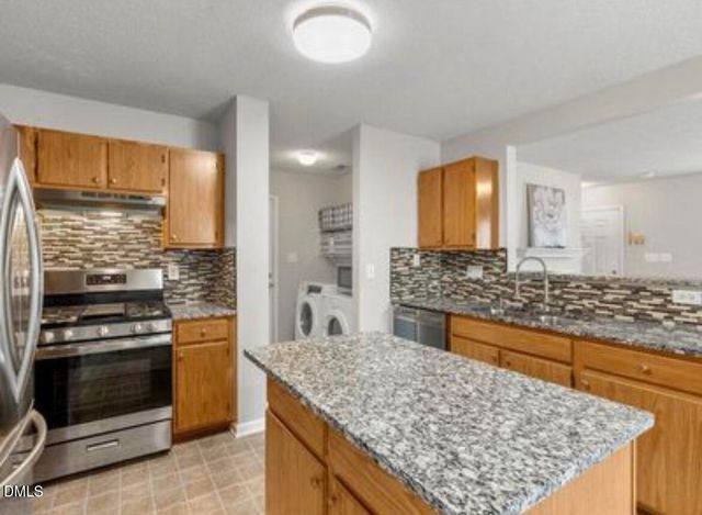 815 Homestead Park Drive, Apex, NC 27502