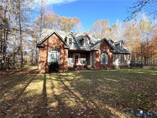 354 Laurel Dr, Aylett, VA 23009