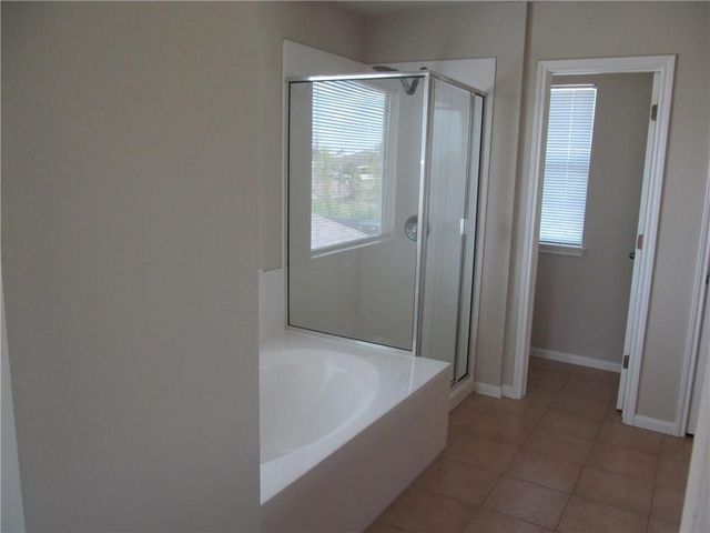 221 Gainer DR, Hutto, TX 78634