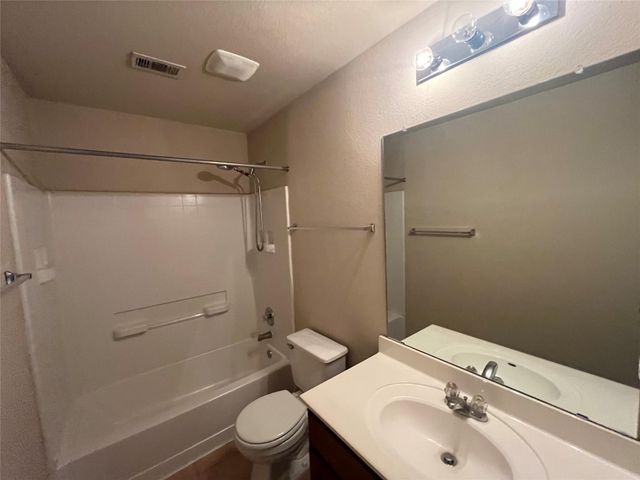 221 Gainer DR, Hutto, TX 78634