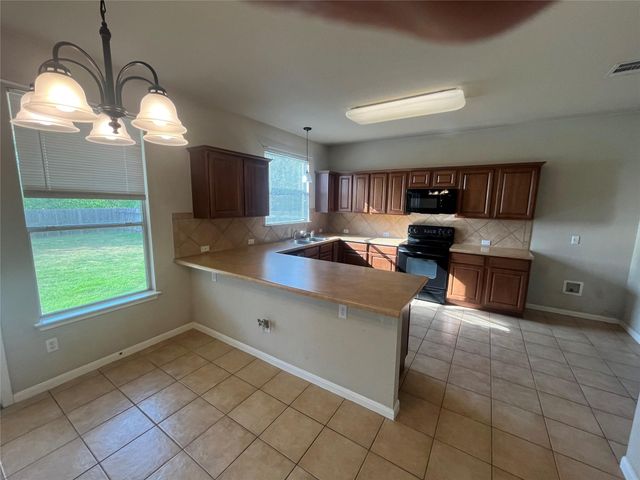 221 Gainer DR, Hutto, TX 78634