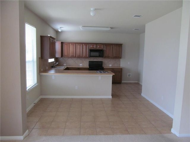 221 Gainer DR, Hutto, TX 78634