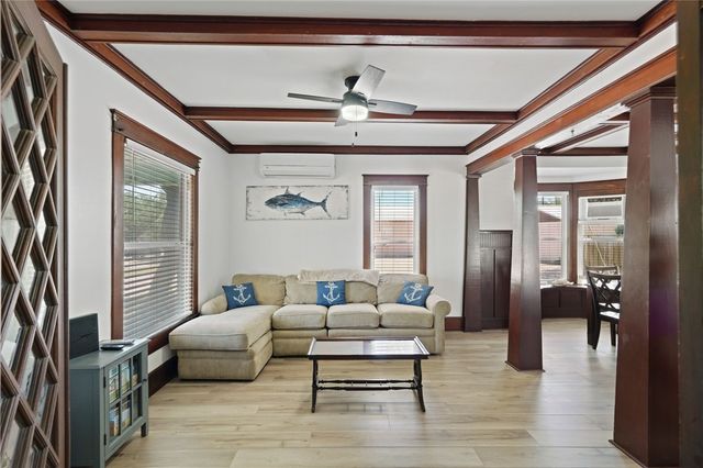 936 S Houston St, Aransas Pass, TX 78336