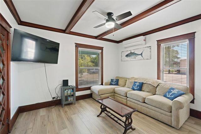 936 S Houston St, Aransas Pass, TX 78336