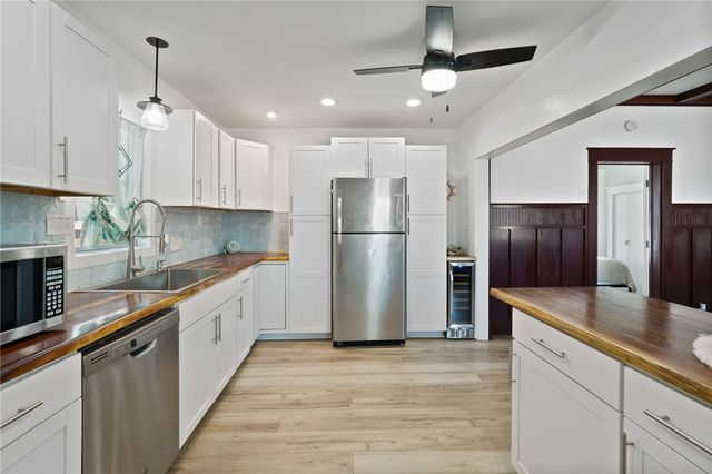 936 S Houston St, Aransas Pass, TX 78336