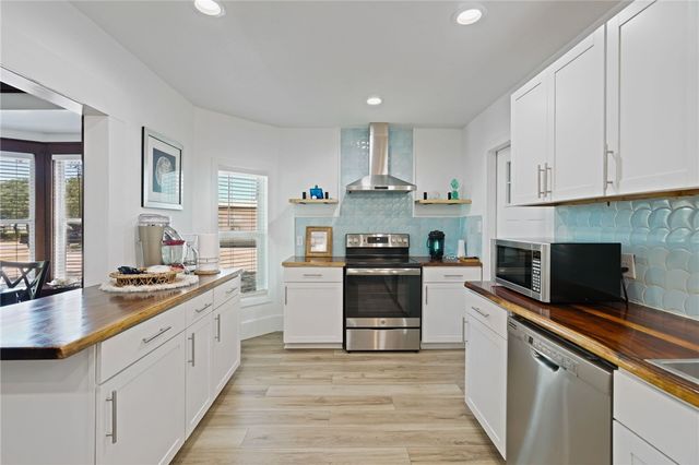 936 S Houston St, Aransas Pass, TX 78336