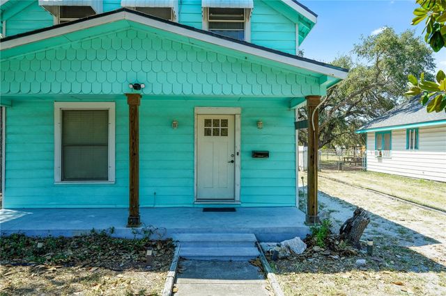 936 S Houston St, Aransas Pass, TX 78336