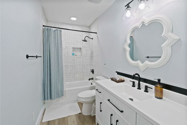 936 S Houston St, Aransas Pass, TX 78336