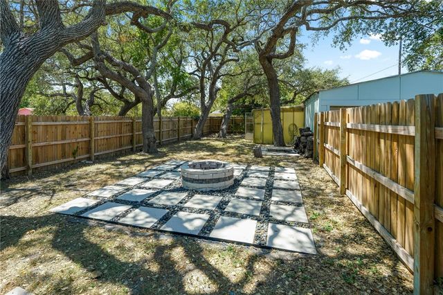 936 S Houston St, Aransas Pass, TX 78336