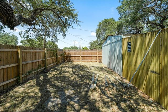 936 S Houston St, Aransas Pass, TX 78336