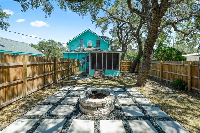 936 S Houston St, Aransas Pass, TX 78336