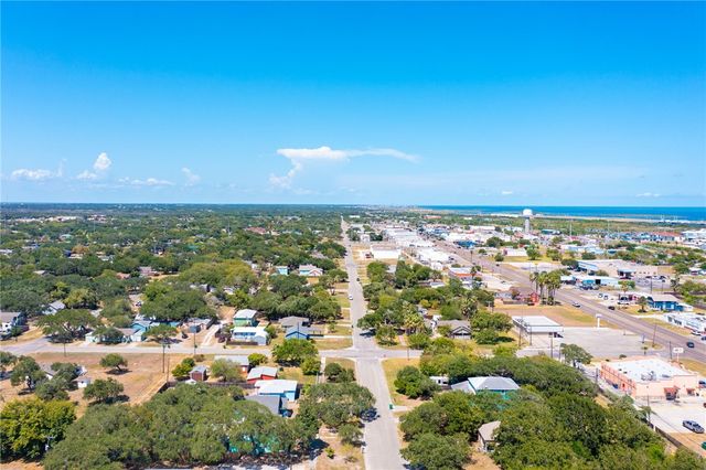 936 S Houston St, Aransas Pass, TX 78336