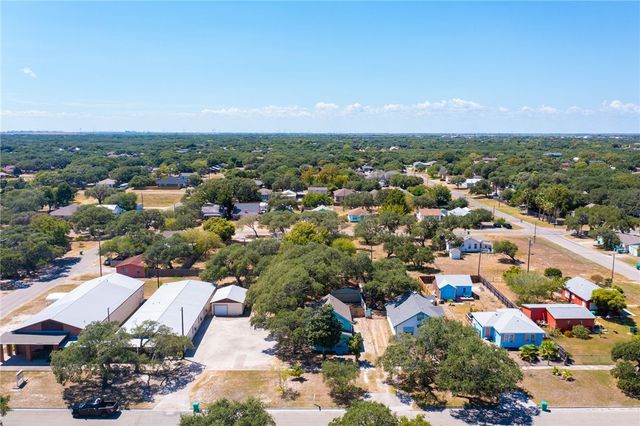 936 S Houston St, Aransas Pass, TX 78336