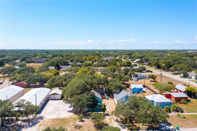 936 S Houston St, Aransas Pass, TX 78336