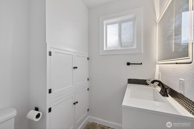 290 Columbia Street, Cathlamet, WA 98612