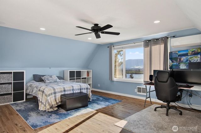 290 Columbia Street, Cathlamet, WA 98612