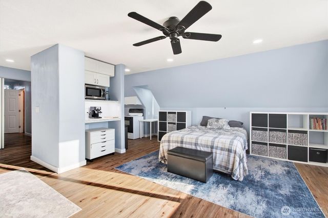 290 Columbia Street, Cathlamet, WA 98612