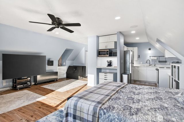 290 Columbia Street, Cathlamet, WA 98612