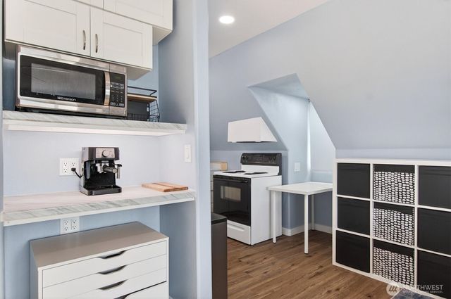 290 Columbia Street, Cathlamet, WA 98612