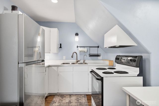 290 Columbia Street, Cathlamet, WA 98612