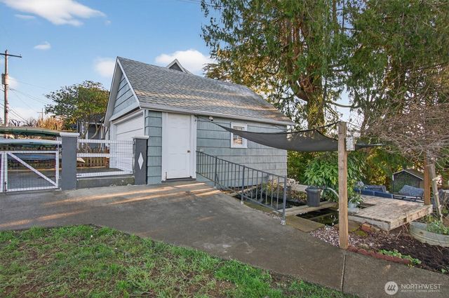 290 Columbia Street, Cathlamet, WA 98612