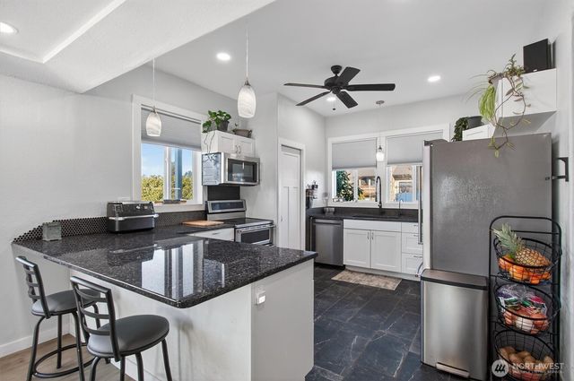 290 Columbia Street, Cathlamet, WA 98612