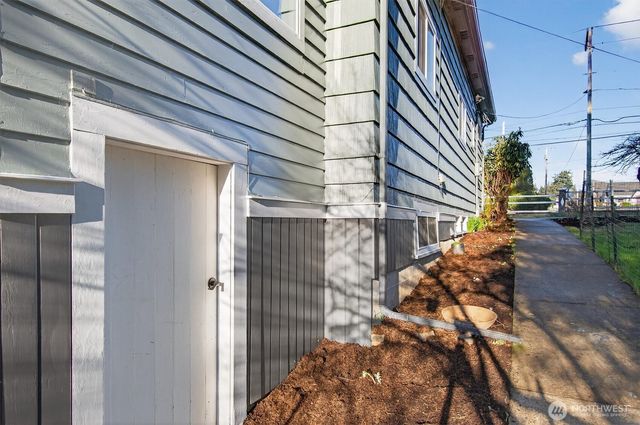 290 Columbia Street, Cathlamet, WA 98612