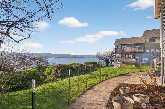 290 Columbia Street, Cathlamet, WA 98612