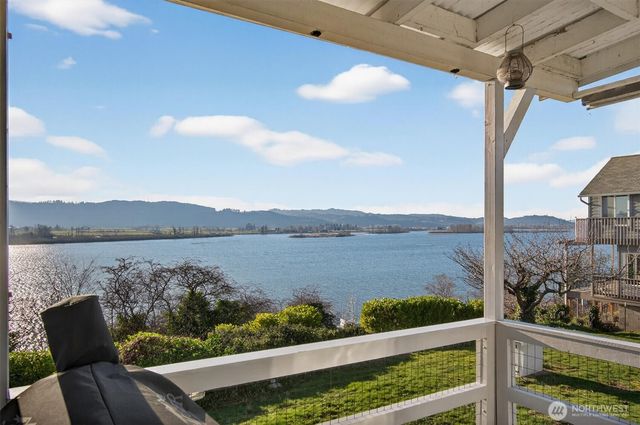 290 Columbia Street, Cathlamet, WA 98612