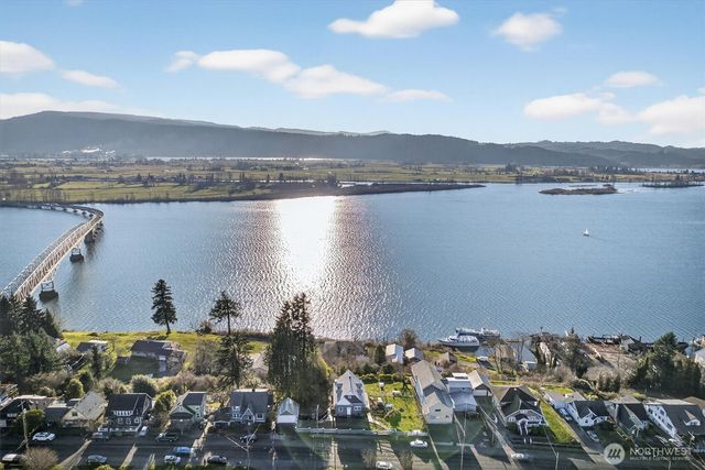 290 Columbia Street, Cathlamet, WA 98612