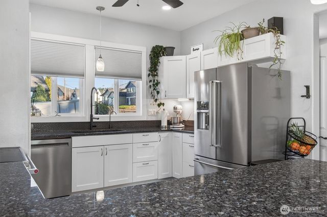 290 Columbia Street, Cathlamet, WA 98612