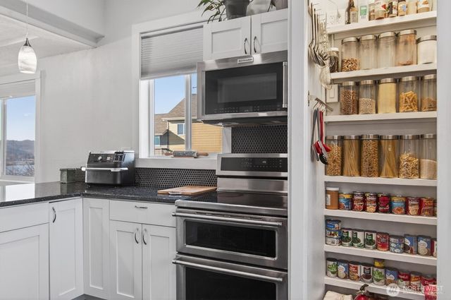 290 Columbia Street, Cathlamet, WA 98612