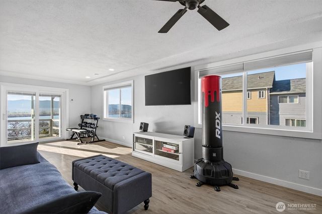 290 Columbia Street, Cathlamet, WA 98612