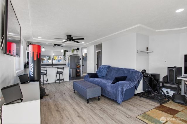 290 Columbia Street, Cathlamet, WA 98612