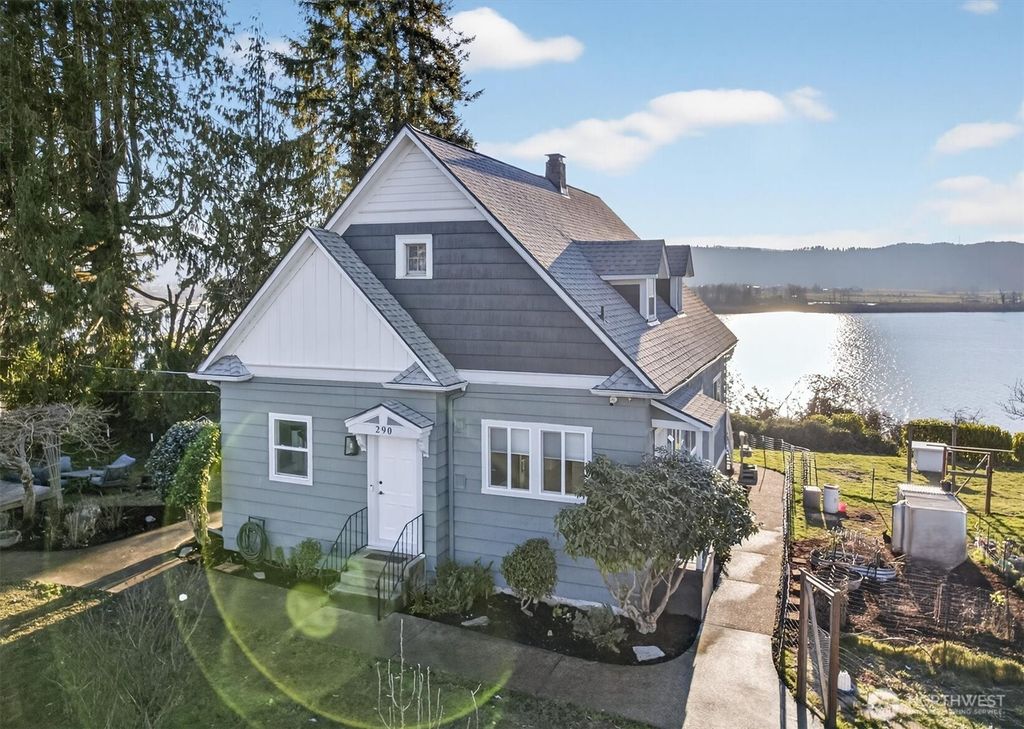 290 Columbia Street, Cathlamet, WA 98612