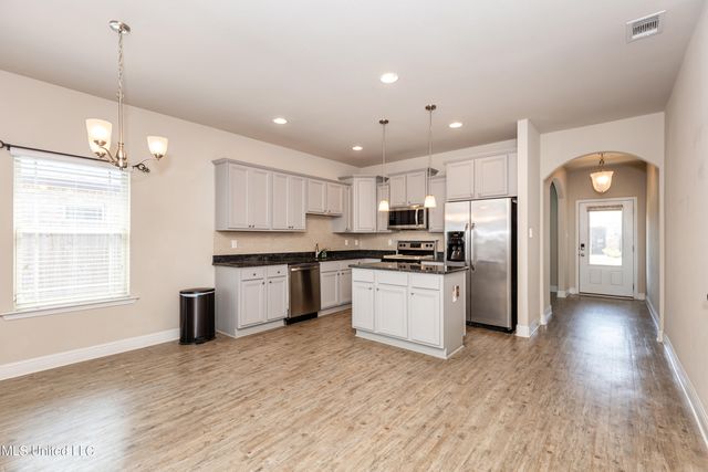 217 Sandy Drive, Ocean Springs, MS 39564