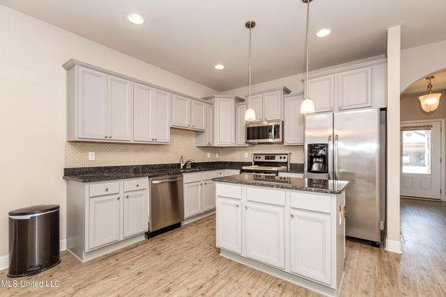 217 Sandy Drive, Ocean Springs, MS 39564