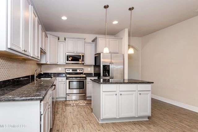 217 Sandy Drive, Ocean Springs, MS 39564