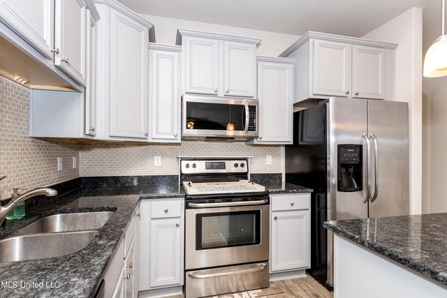 217 Sandy Drive, Ocean Springs, MS 39564